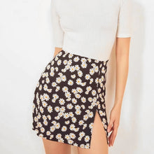 Load image into Gallery viewer, Women Ruffle Edged Hem Floral Print Mini Skirt 2020 Summer Women Fashion Mini Skirt With Front Split In Daisy Floral
