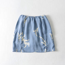 Load image into Gallery viewer, Women Ruffle Edged Hem Floral Print Mini Skirt 2020 Summer Women Fashion Mini Skirt With Front Split In Daisy Floral
