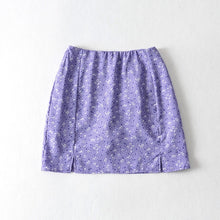 Load image into Gallery viewer, Women Ruffle Edged Hem Floral Print Mini Skirt 2020 Summer Women Fashion Mini Skirt With Front Split In Daisy Floral
