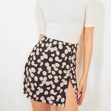 Load image into Gallery viewer, Women Ruffle Edged Hem Floral Print Mini Skirt 2020 Summer Women Fashion Mini Skirt With Front Split In Daisy Floral
